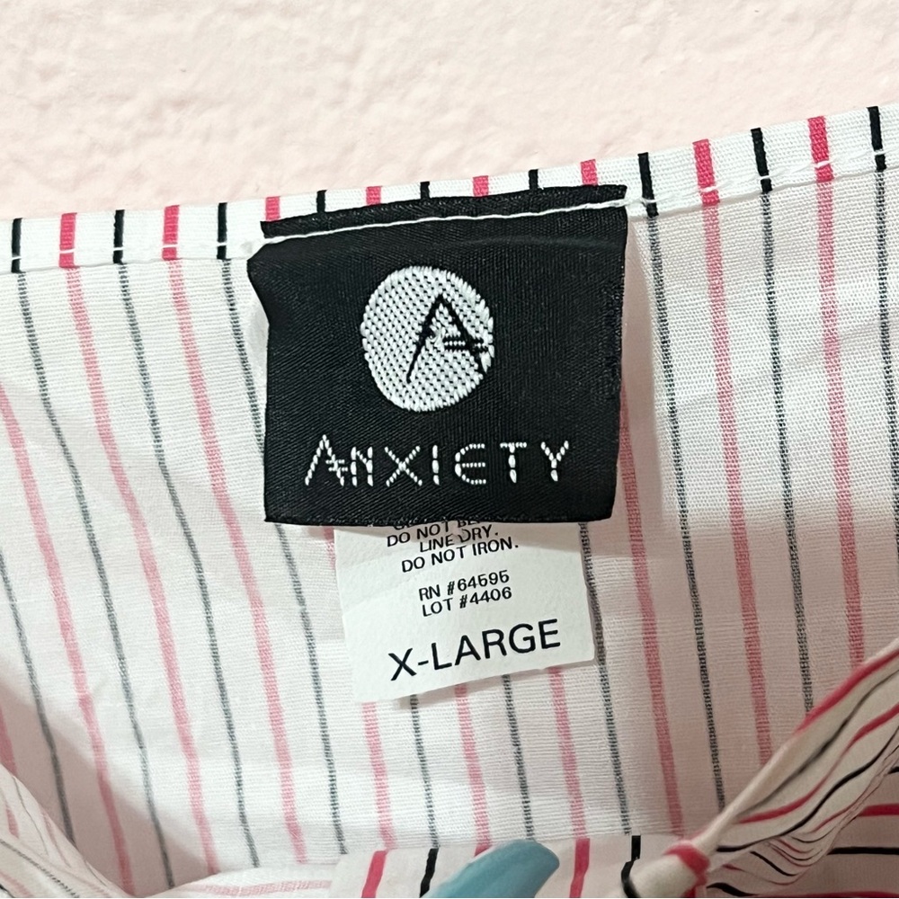 Vintage 90s Y2K pink and black stripe crop top with big buttons - Picture 3 of 4